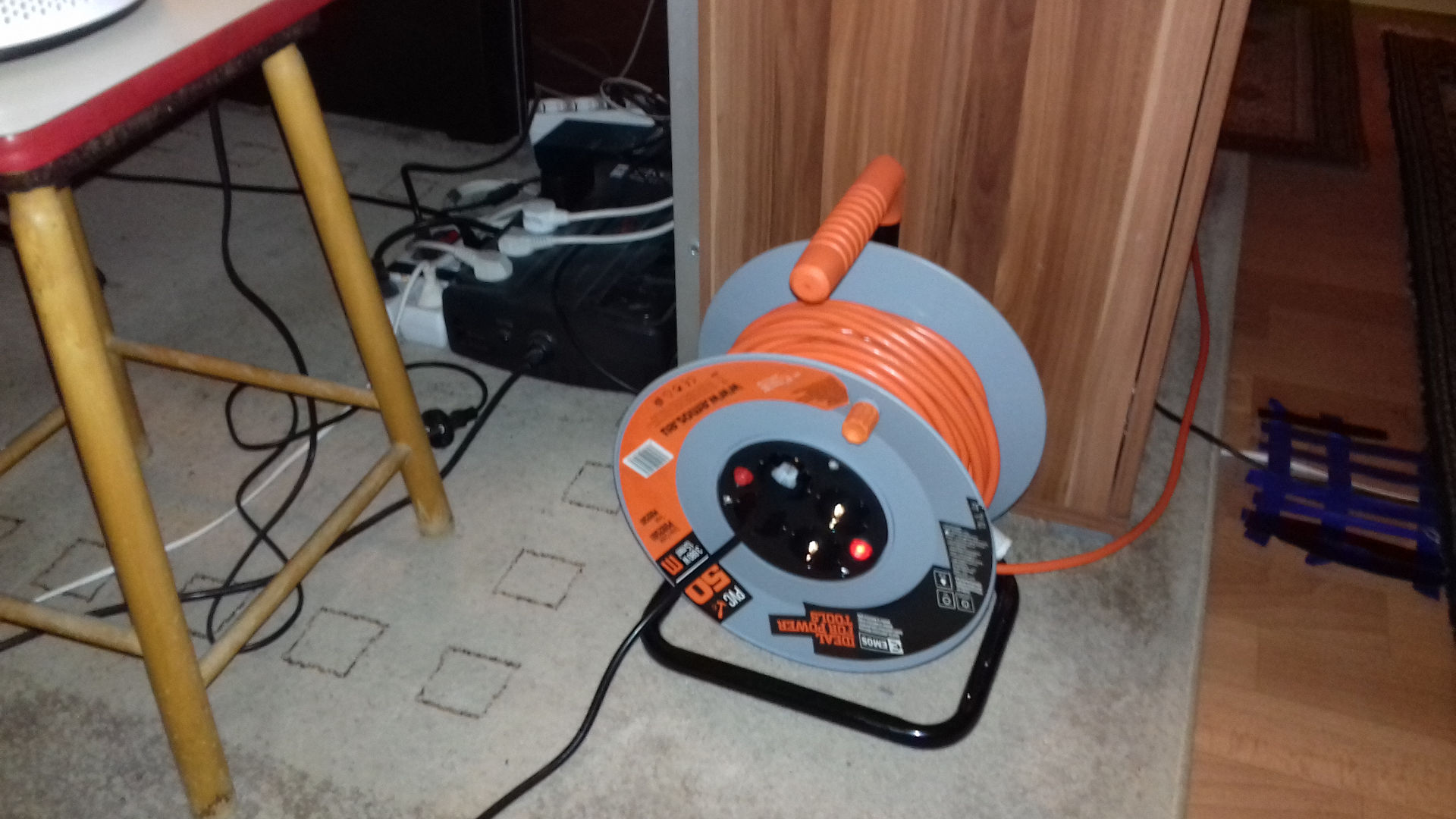 230 V cable drum